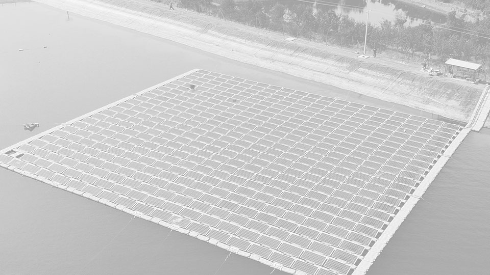 Paneles solares flotantes